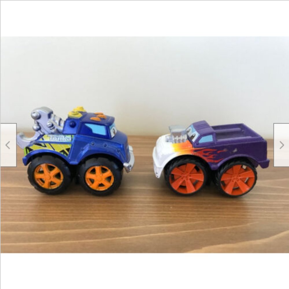 2 Hasbro Tonka Chuck & Friends Die Cast Truck Vehicles 2011 Flex Handy Towtruck